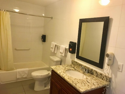 norwalk inn & suites image 12