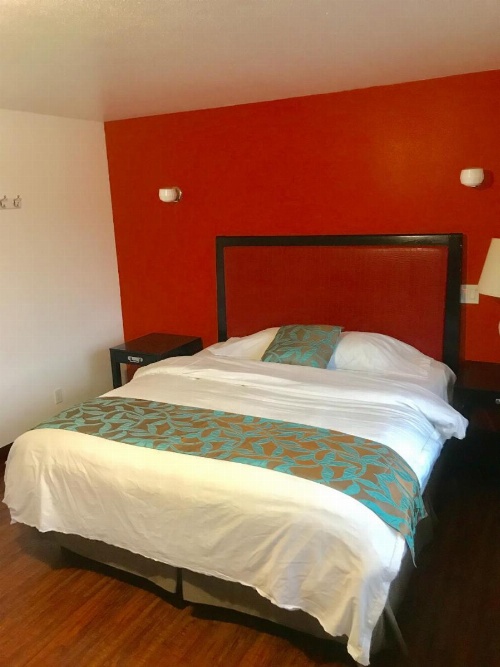 norwalk inn & suites image 18