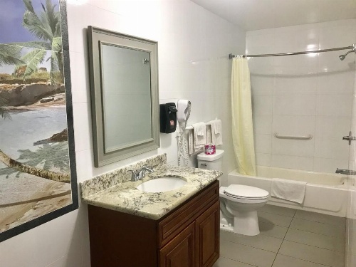 norwalk inn & suites image 20